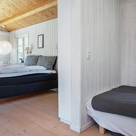8 Person In Vaeggerlose * Boto By